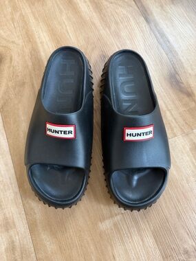 Brand new Hunter Black Slide Sandals with Red-Trim Logo